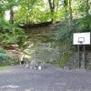 Hof mit Grill und Basketballkorb